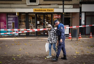 Sieraden door de lucht, daders tegen de grond: dit is hoe dappere omstanders een goudoverval wisten te stoppen