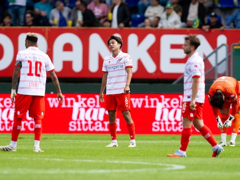 De spelers van NEC treuren na de nederlaag tegen Fortuna Sittard.