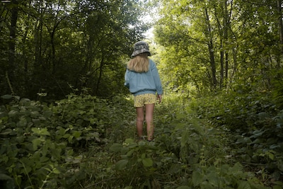 Nu krijgt een kind op de kloten als het grasspriet in zijn mond stopt