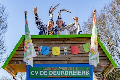Carnavalsvereniging De Deurdreiers houdt prinsenbal met onthulling nieuwe prins
