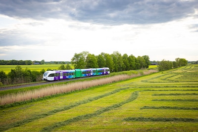 Trein 'Ode aan het landschap' rijdt door Achterhoek