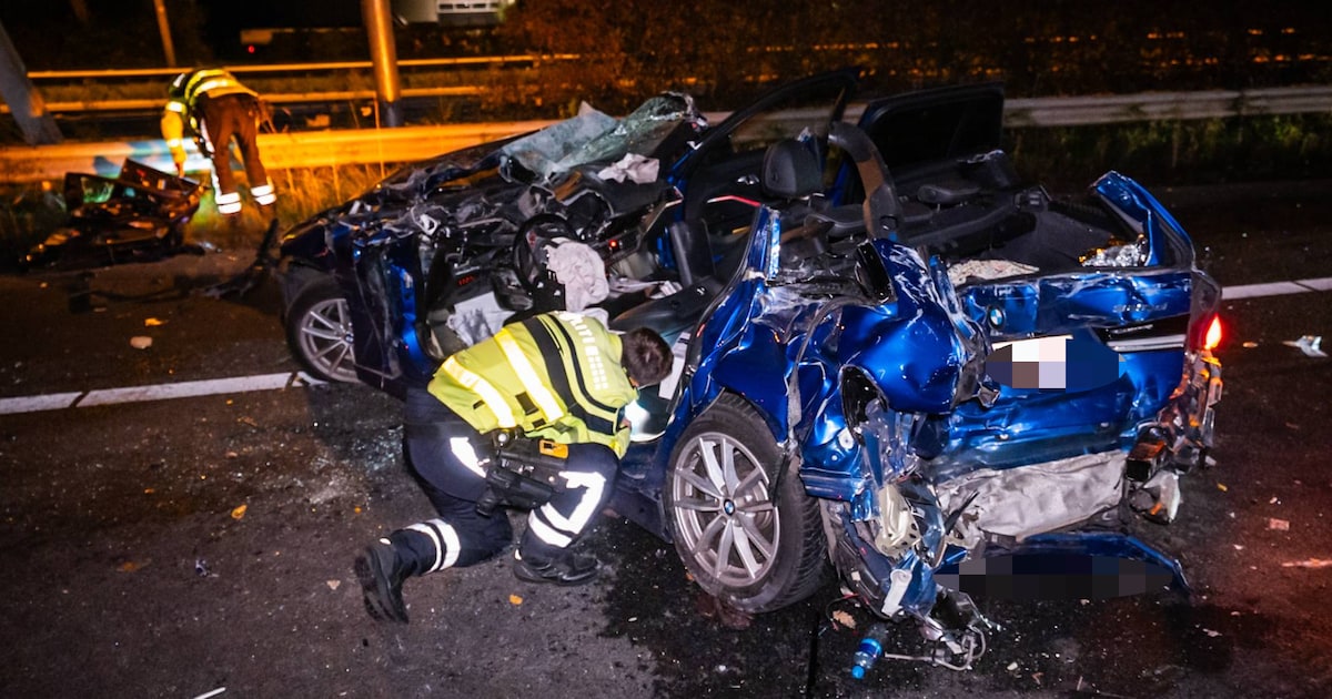 Ernstig ongeval A12: bestuurder bekneld tussen vrachtwagens, chauffeur aangehouden.
