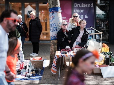 Schutters, muziek en kleedjesmarkten: zo viert de Liemers vandaag massaal Koningsdag