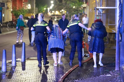 Dode bij grote brand in seniorenflat Den Haag: bewoners geëvacueerd
