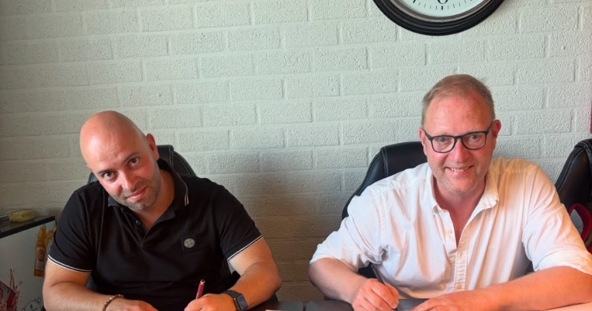 Wadenoijen stelt vader en zoon aan als nieuw trainersduo, Buren moet nog op zoek naar een nieuwe coa