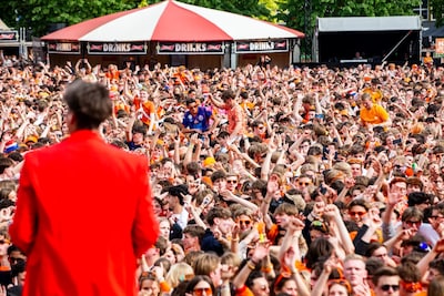 Koningsdag 2026 | Snollebollekes laat Arnhem ‘trillen’ • Beveiliging: ‘Plein is vol’ • Safe Space bi