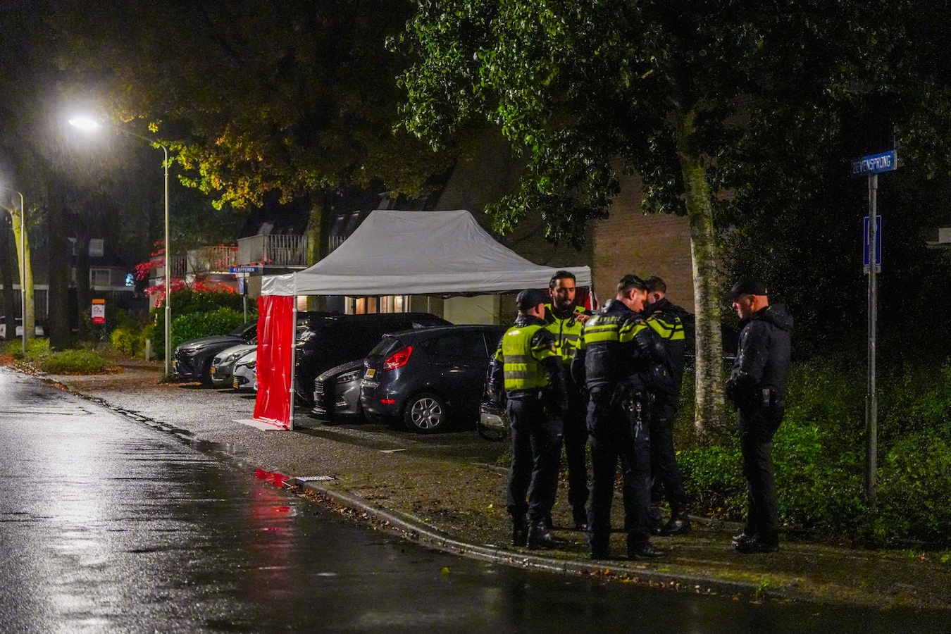 Autodief rijdt in op agenten na achtervolging op A2 bij Eindhoven ...