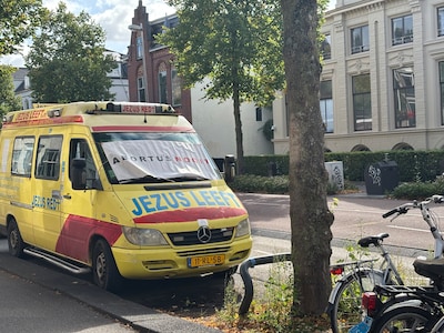 Mocht demonstrant bij abortuskliniek in Utrecht wel opgepakt worden? ‘Dit is oprekken van de regels’