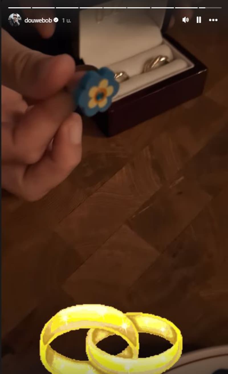 Geen twee, maar drie trouwringen voor Douwe Bob.