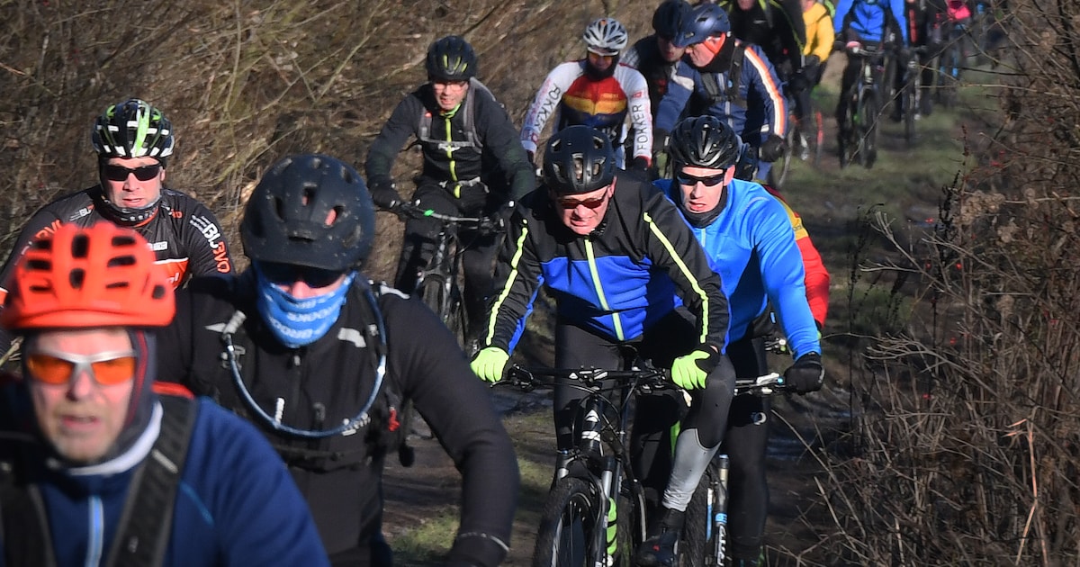 Klunen over de klei in een koude Hel van Rhenoy