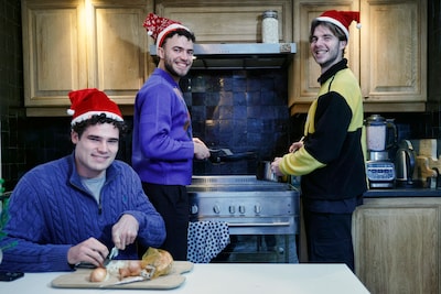 Utrechtse vrienden nodigen wildvreemden uit voor ‘Project X-mas’: ‘Overweldigd door alle positieve reacties’