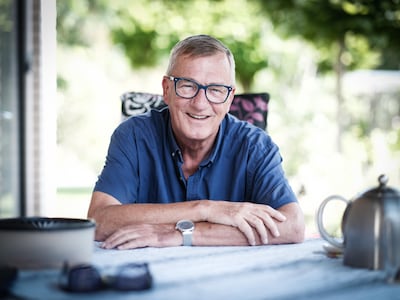 Ernst (72) vindt negen jaar na zijn pensioen een nieuwe baan, 7000 kilometer verderop