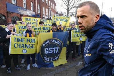 ‘Big John’ Heitinga nog niet begonnen bij Spurs of hij wordt al getipt als de nieuwe hoofdtrainer