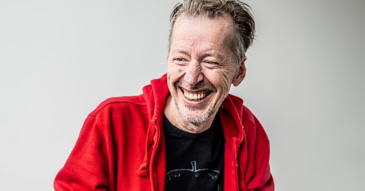 Jan Rot krijgt staande ovatie van 15.000 man na uitvoering van ...