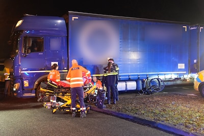 Fietser overleden bij aanrijding met vrachtwagen