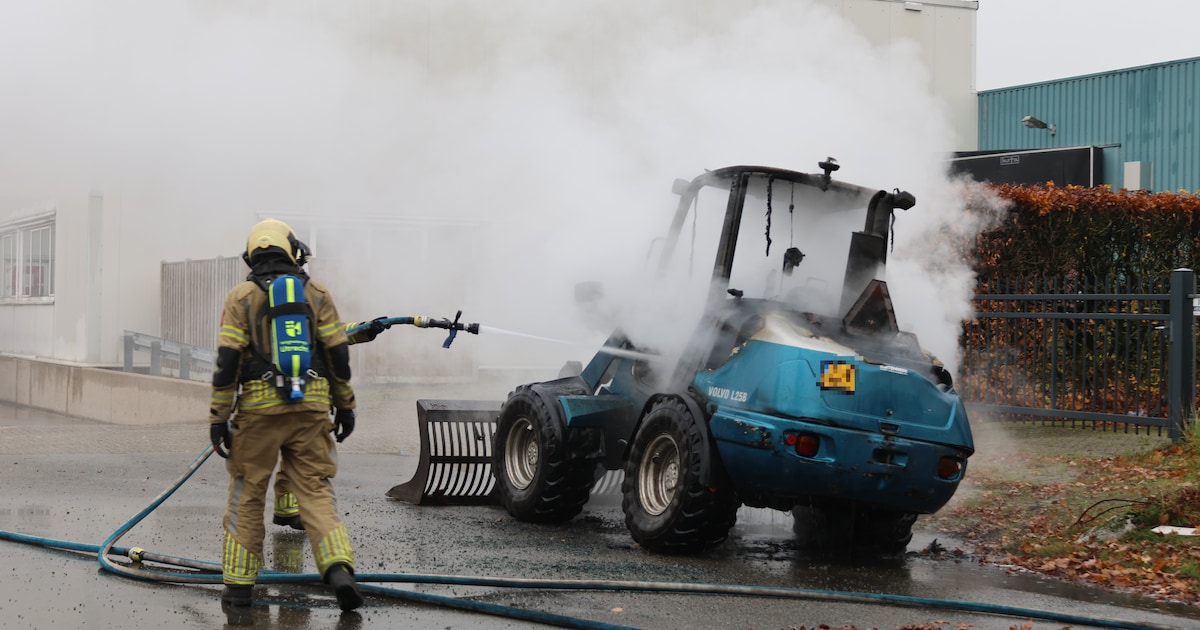 Shovel in brand op bedrijventerrein in Veenendaal