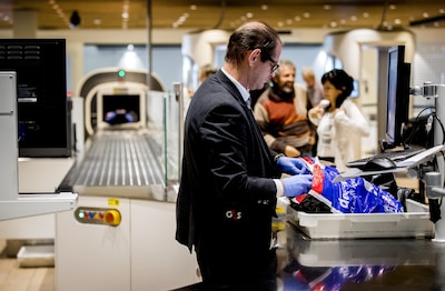 Grote zorgen nu controles op Schiphol op de schop gaan: ‘Wachttijden kunnen deze zomer oplopen’