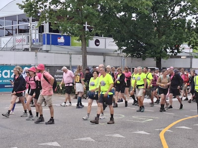 LIVE Vierdaagse 2026 | Fataal schietincident geen gevolgen voor Vierdaagse • Wandelaars krijgen roze