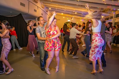 Ook het rustige deel van Ibiza hangt van (dans)feestjes aan elkaar, blijkt