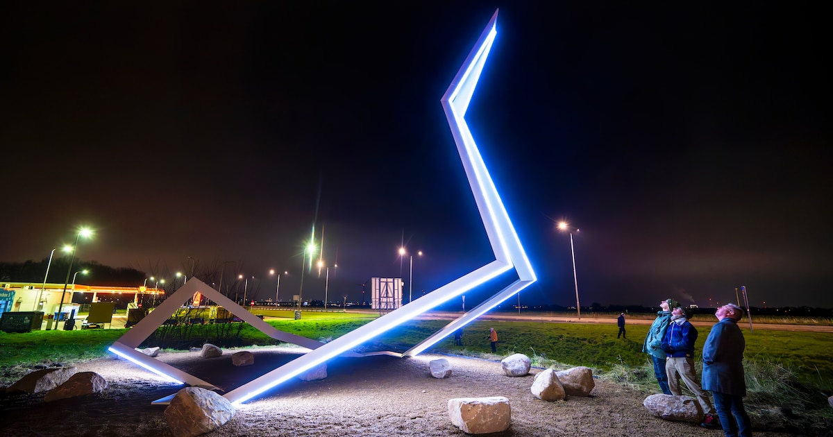 Huissenaren blij met kunstwerk De Zwaon: ‘Mooi dat het wapen van Huissen weer zichtbaar wordt gemaak