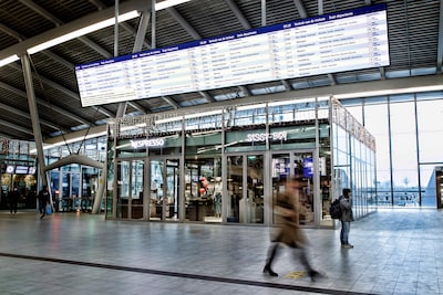 600 vertrekborden op stations getroffen door onbekende storing