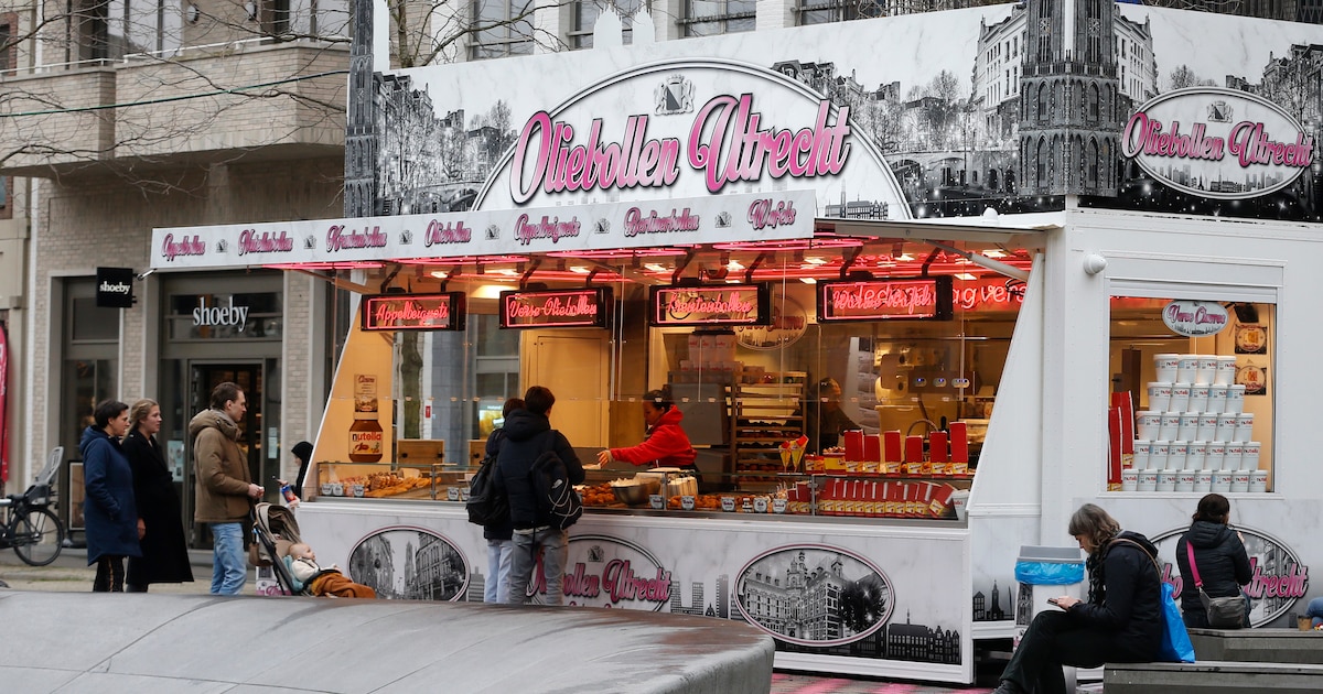 Oliebollenbakker sluit kraam nadat door hoofddoekjesrel ruit wordt ...