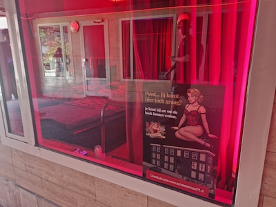 Nederlands Openluchtmuseum in Arnhem zoekt spullen en verhalen van sekswerkers