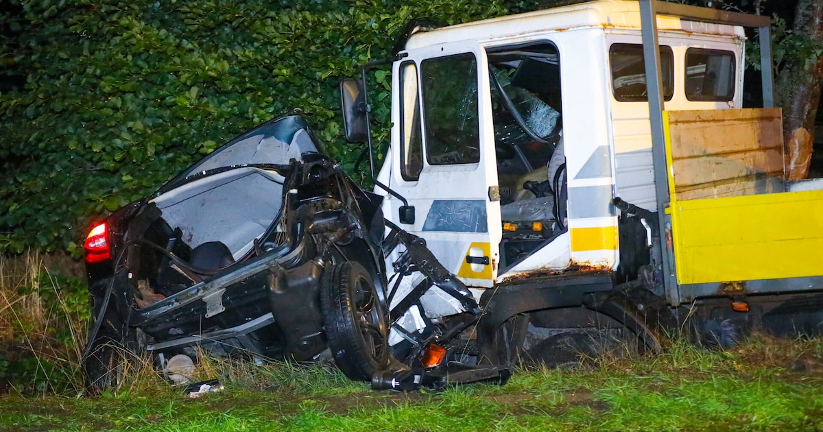 Twee jongens op brommobiel ernstig gewond bij botsing, bestuurder mogelijk onder invloed