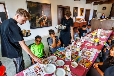 Eigen ‘Lingecollege-smoothies’ en speldjes voor Repair Café Neder-Betuwe